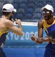 Evandro e Bruno estreiam no vôlei de praia com vitória sobre dupla chilena  Foto: John Sibley