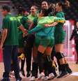 Jogadoras do Brasil comemoram empate com a Rússia em estreia na Olimpíada  Foto: Gonzalo Fuentes/Reuters
