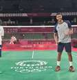 Igor Coelho (ao centro) estreou com vitória no badminton nos Jogos de Tóquio  Foto: Marco Vasconcelos/COB