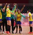 Brasileiras comemoram o triunfo sobre a Hungria no handebol feminino  Foto: Gonzalo Fuentes/Reuters