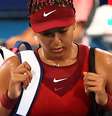 Desolada, Naomi Osaka deixa a quadra depois de ser eliminada nas oitavas de final  Foto: Mike Segar/Reuters