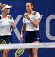 Laura Pigossi e Luisa Stefani durante partida nos Jogos Olímpicos de Tóquio
27/07/2021 REUTERS/Piroschka Van De Wouw  Foto: Reuters