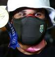 Ítalo Ferreira mostra medalha de ouro na chegada ao Brasil
 29/7/2021   REUTERS/Carla Carniel  Foto: Reuters