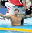 Caeleb Dressel comemora logo após vencer a final dos 100m em Tóquio  Foto: Michael Kappeler/dpa/Reuters