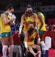 Macris deixa a quadra de cadeira de rodas  Foto: Valentyn Ogirenko / Reuters