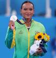 Rebeca Andrade exibe a medalha de prata  Foto: Ricardo Bufolin/CBG