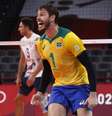 Bruninho comemora ponto do Brasil na vitória sobre os Estados Unidos  Foto: Valentyn Ogirenko/Reuters