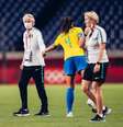 Pia Sundhage (à esq.) espera ver Brasil forte no jogo aéreo contra as canadenses  Foto: Sam Robles/CBF