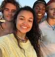 Elenco de Outer Banks nos bastidores da produção  Foto: Divulgação Netflix