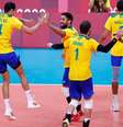 Brasileiros comemoram vitória no vôlei
 1/8/2021   REUTERS/Carlos Garcia Rawlins  Foto: Reuters