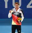 Zverev posa com a medalha de ouro   Foto: Mike Segar / Reuters