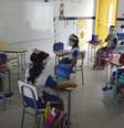 Alunos utilizam máscara na sala de aula no retorno das atividades presenciais   Foto: José Aldenir/The News2 / Estadão Conteúdo