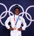 Simone Biles posa com a medalha de bronze conquistada nesta terça-feira nos Jogos Olímpicos de Tóquio Mike Blake/Reuters  Foto: Mike Blake / Reuters
