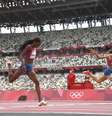 Chegada da prova dos 400m com barreiras, com as três primeiras colocadas quebrando recordes  Foto:  Kirby Lee-USA TODAY Sports/Reuters