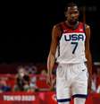 Kevin Durant durante partida entre Estados Unidos e Austrália pelas semifinais do torneio de basquete dos Jogos Olímpicos Tóquio 2020
05/08/2021 Geoff Burke-USA TODAY Sports  Foto: Reuters