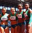 O quarteto brasileiro exibiu seu sorriso na pista, mas não avançou à final do revezamento 4x100m  Foto: Lucy Nicholson/Reuters
