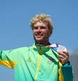 Pedro Barros com medalha de prata no skate park em Tóquio; modalidade ganhou maior visibilidade nos Jogos Olímpicos  Foto: Mike Blake / Reuters
