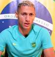 Richarlison brincou com o Presidente da Fifa(Reprodução / CBF TV)  Foto: LANCE!