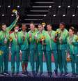 Jogadoras da Seleção Brasileira de vôlei exibem a medalha de prata no pódio em Tóquio  Foto: Ivan Alvarado/Reuters