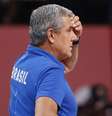José Roberto Guimarães durante a final que deu a prata para o vôlei feminino do Brasil Pilar Olivares/Reuters  Foto: Pilar Olivares  / Reuters