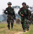 Soldados do Exército da Indonésia durante treinamento militar   Foto: Antara Foto/Nova Wahyudi / Reuters