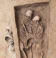 Casal abraçado foi enterrado há mais de 1,6 mil anos em Datong, na China  Foto: Xinhua/Universidade de Jilin / Ansa - Brasil
