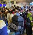 Cenas de caos no aeroporto de Cabul  Foto: BBC News Brasil