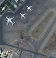 Centenas de pessoas em volta de aviões na pista do aeroporto de Cabul, no Afeganistão
16/08/2021
IMAGEM DE SATÉLITE 2021 MAXAR TECHNOLOGIES/Distribuida via REUTERS  Foto: Reuters