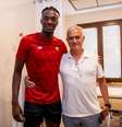  Tammy Abraham chega a Roma a pedido de Mourinho Divulgação Roma  Foto: Divulgação  / Roma