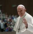 Papa Francisco acena durate audiência semanal no Vaticano
18/08/2021 Vatican Media/Divulgação via REUTERS  Foto: Reuters