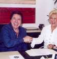 Hebe Camargo cumprimenta Silvio Santos na renovação de seu contrato com o SBT em 2004.    Foto: João B. da Silva / SBT / Divulgação / Estadão