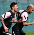 Messi e Neymar durante treino do PSG
13/08/2021
REUTERS/Pascal Rossignol  Foto: Reuters