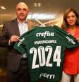 Maurício Galiotte e Leila Pereira durante anúncio oficial da renovação do contrato entre o Palmeiras e a Crefisa  Foto: Fabio Menotti/Palmeiras