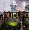 policiais militares de São Paulo atrás de escudos da corporação, em protesto na capital paulista no dia 3 de julho de 2021  Foto: Reuters / BBC News Brasil