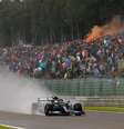 Hamilton durante a curtíssima prova deste domingo; piloto pediu desculpas aos torcedores  Foto: Reprodução/@formula1.com