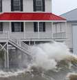 Ondas atingem região costeira de Nova Orleans   Foto: USA TODAY NETWORK via Reuters Connect / Reuters