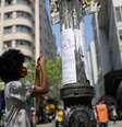 Mulher fotografa cartazes com oportunidades de emprego no centro de São Paulo
30/09/2020
REUTERS/Amanda Perobelli  Foto: Reuters