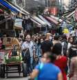 Entre os mais pobres, desemprego maior limita ainda mais o poder de consumo  Foto: Getty Images / BBC News Brasil