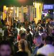 Movimentação intensa de pessoas em trecho com bares e restaurantes da rua Aspicueta, na região boêmia da Vila Madalena, na zona oeste de São Paulo  Foto: Daniel Teixeira / Estadão Conteúdo