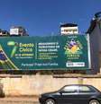 Outdoor traz o logo da PM de Minas Gerais  Foto: Twitter @betao_pt / Reprodução