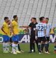 Brasil e Argentina foi paralisado antes dos cinco minutos do primeiro tempo (NELSON ALMEIDA / AFP)  Foto: LANCE!