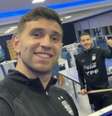 Dibu Martínez e Buendía são companheiros de clube e seleção (Foto: Reprodução / Instagram)  Foto: LANCE!