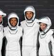 Chris Sembroski, Sian Proctor, Jared Isaacman e Hayley Arceneaux posam para foto com trajes especiais para ensaio de lançamento no Cabo Canaveral
12/09/2021 Inspiration4/John Kraus/Divulgação via REUTERS  Foto: Reuters