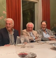 Ex-presidente Michel Temer rindo da imitação de Bolsonaro durante jantar com políticos e empresários.  Foto: Reprodução / Twitter