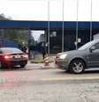 Carros da Polícia Federal chegam na sede da Precisa   Foto: Reprodução/TV Globo