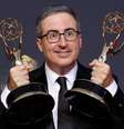 Apresentador John Oliver levou dois troféus por seu programa "Last Week Tonight"  Foto: Reuters / BBC News Brasil