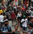 Consumidores fazem compras em rua comercial de São Paulo
21/12/2020
REUTERS/Amanda Perobelli  Foto: Reuters