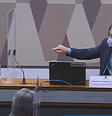 Senador Contarato faz forte discurso contra homofobia do depoente.  Foto: Reprodução / TV Senado