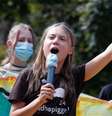 Ativista climática Greta Thunberg discursa para estudantes em Milão
01/10/2021 REUTERS/Guglielmo Mangiapane  Foto: Reuters