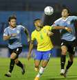 Jogos da Seleção só servem para desfalcar os clubes  Foto: Matilde Campodonico / Reuters